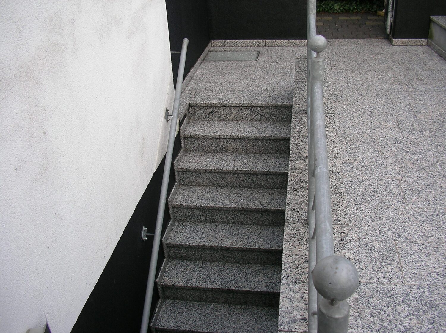Bild: Treppe aus Hartgestein grundreinigen und impraegnieren durch Naturstein Biermann