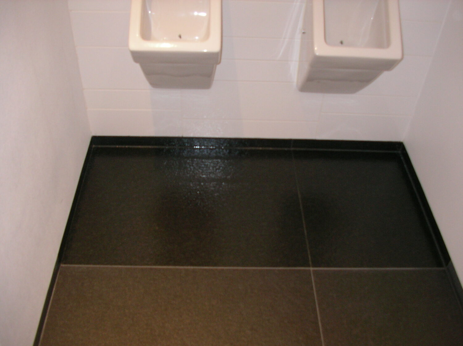 Bild: Oberflächenbeschichtung im WC-Bereich am Granit durch Naturstein Biermann